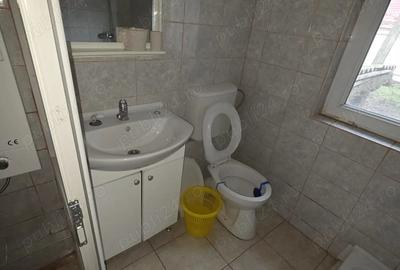 Casă cu 3 camere cu Teren 1800 Mp în Livada