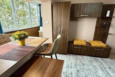 Apartament cu 2 camere decomandat, mobilat în Central
