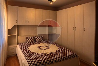Apartament cu 3 camere semidecomandat, mobilat în Rogerius