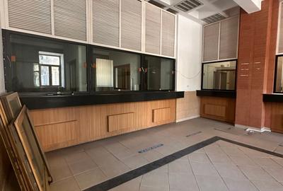 Spațiu comercial, de 1,741 mp, în Central - 4