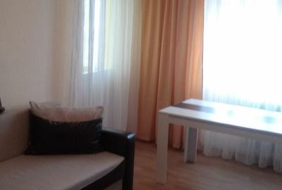 Apartament cu 3 camere decomandat în Cetate