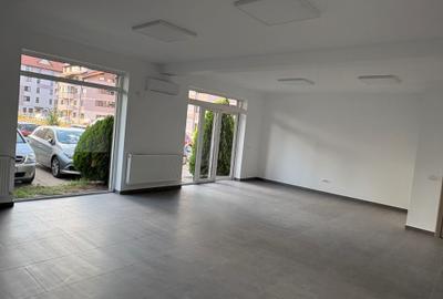 Spațiu comercial, de 45 mp, în Petrești