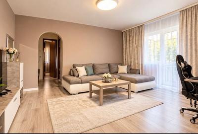 Apartament cu 3 camere decomandat în Rogerius