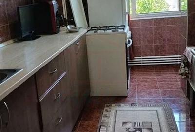 Apartament cu 2 camere semidecomandat în Micro 16