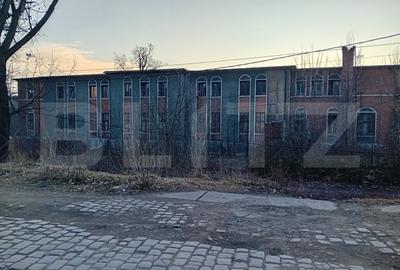 Birou, de 1,600 mp, în Petroșani