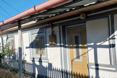 Casă cu 3 camere cu Teren 500 Mp în Central - 1