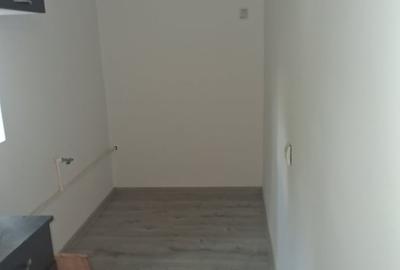 Casă cu 3 camere cu Teren 1500 Mp în Central