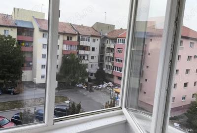 Apartament cu 4 camere decomandat în Central - 1