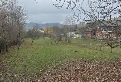 Teren de 2041 mp, în Cornu