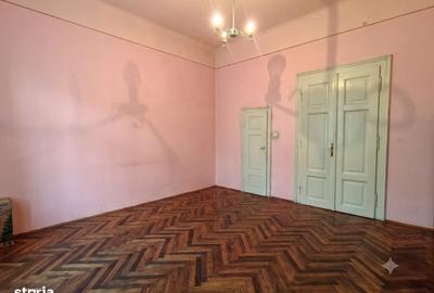Apartament cu 3 camere semidecomandat în Central