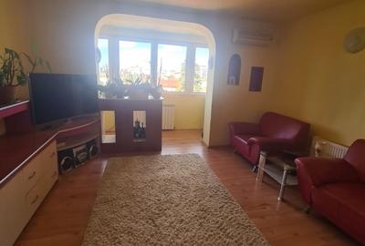 Apartament cu 3 camere decomandat, mobilat în Cantemir