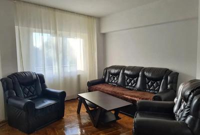 Apartament cu 3 camere decomandat în Complex Studențesc