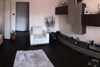 Apartament cu 3 camere decomandat în Micro 38 - 3