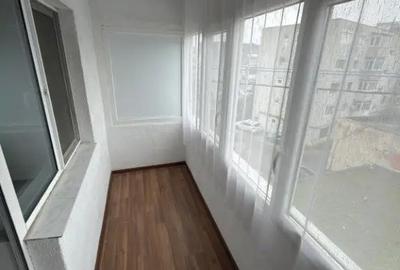 Apartament cu 3 camere decomandat în Balta Albă - 10