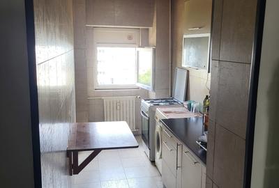 Garsonieră decomandată în Tei