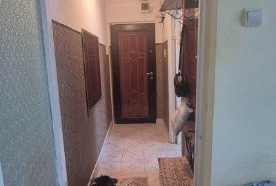Apartament cu 2 camere semidecomandat în CET