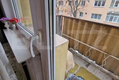 Apartament cu 4 camere decomandat în Universității
