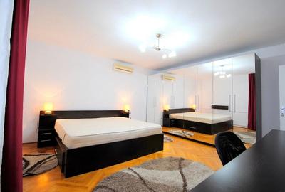 Apartament cu 3 camere decomandat în Complex Studențesc
