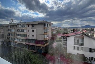 Apartament cu 2 camere semidecomandat în Tractorul