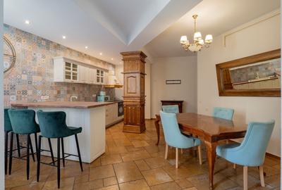 Apartament cu 3 camere decomandat, mobilat în Peninsula