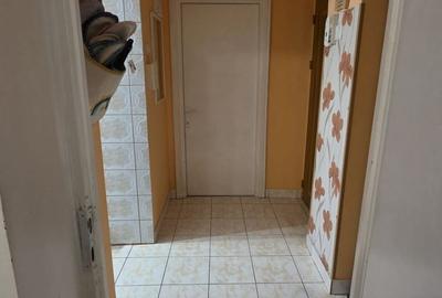 Apartament cu 3 camere în Micro 1