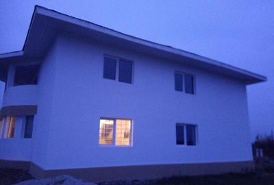 Casă cu 8 camere cu Teren 1000 Mp în Central - 1