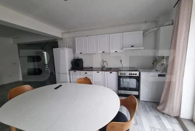 Apartament cu 3 camere semidecomandat în Central - 1