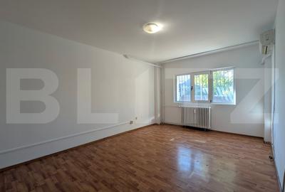 Apartament cu 4 camere decomandat, mobilat în Traian