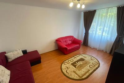 Apartament cu 3 camere decomandat în Drumul Taberei