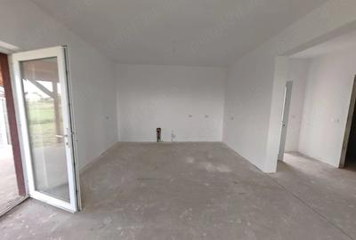 Casă cu Teren 430 Mp în Biharia - 1