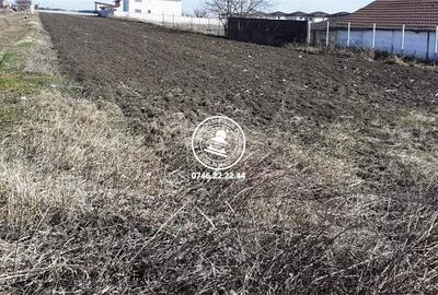 Teren de 2416 mp, în Valea Lupului