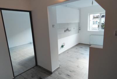 Apartament cu 2 camere semidecomandat în Micro 16 - 3