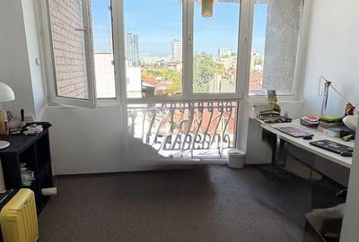 Apartament cu 4 camere decomandat în Victoriei