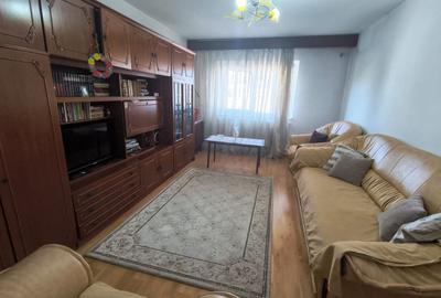 Apartament cu 3 camere decomandat în Dacia