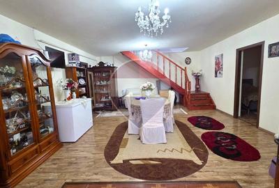 Casă cu 7 camere cu Teren 1400 Mp în Văleni