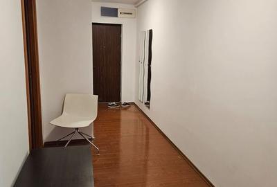 Apartament cu 3 camere decomandat în Pajura