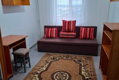 Apartament cu 3 camere semidecomandat, mobilat în Tătărași