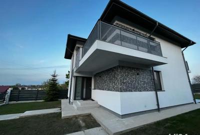 Casă cu 4 camere cu Teren 404 Mp în Hlincea