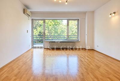 Apartament cu 4 camere decomandat în Primăverii