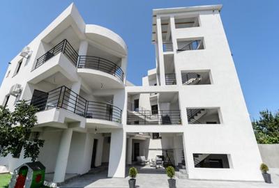 Casă cu 20 camere cu Teren 550 Mp în Central