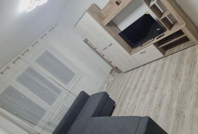Apartament cu 3 camere semidecomandat în Central