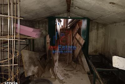 Casă cu 4 camere cu Teren 4239 Mp în Scobinți - 1