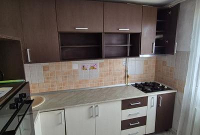 Apartament cu 3 camere semidecomandat în Fortuna