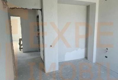 Casă cu 5 camere cu Teren 394 Mp în Agigea