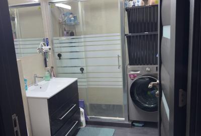 Apartament cu 3 camere decomandat în Florești