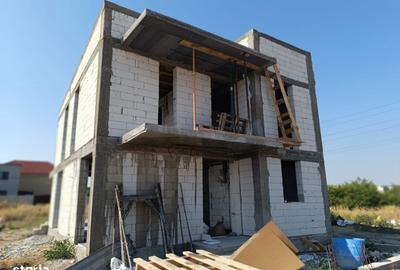 Casă cu 4 camere în Șimnicu de Sus
