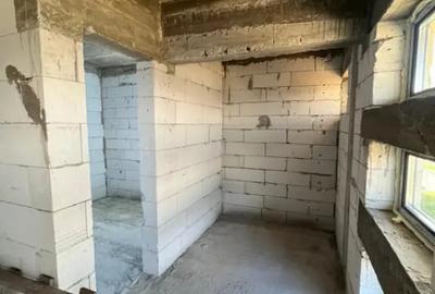 Casă cu 5 camere cu Teren 480 Mp în Central