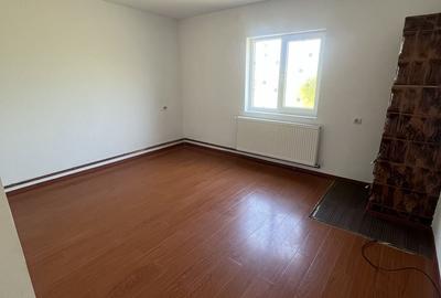 Casă cu 3 camere cu Teren 357 Mp în Șimnicu de Sus