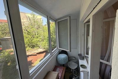 Apartament cu 3 camere semidecomandat în Exterior Vest