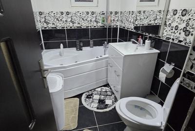 Apartament cu 3 camere decomandat în Micro 3